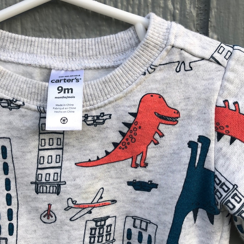✨3/$20✨ Super Cute Dinosaur Sweat Shirt 🦕 - Picture 2 of 3